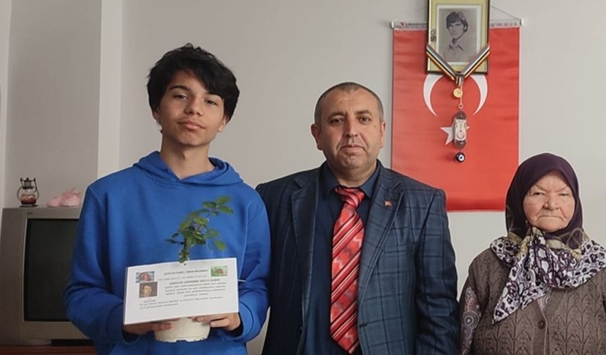 Karacabey'de Lise Öğrencilerinden Şehit Annelerine Anlamlı Ziyaret
