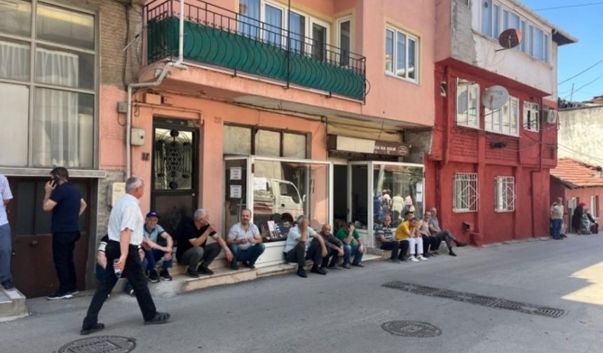 Bursa'da böylesi görülmedi! Bakın saatlerce ne için sıra beklediler.