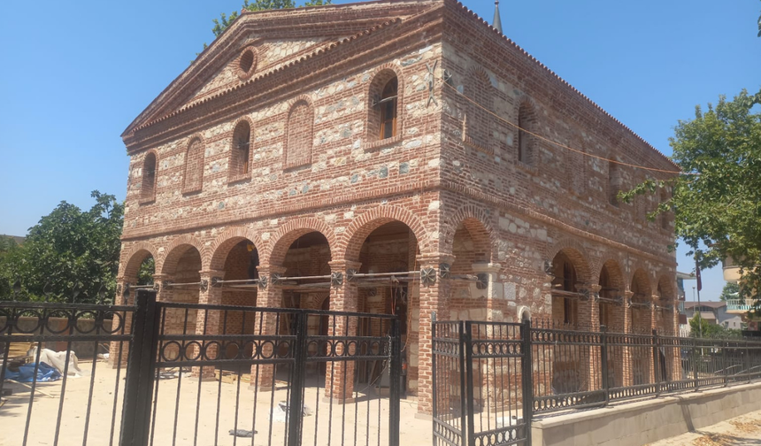 Bursa Özlüce'nin Tarihi Kilisesi Camiye Dönüştü: İlk Cuma Namazı tarihi!