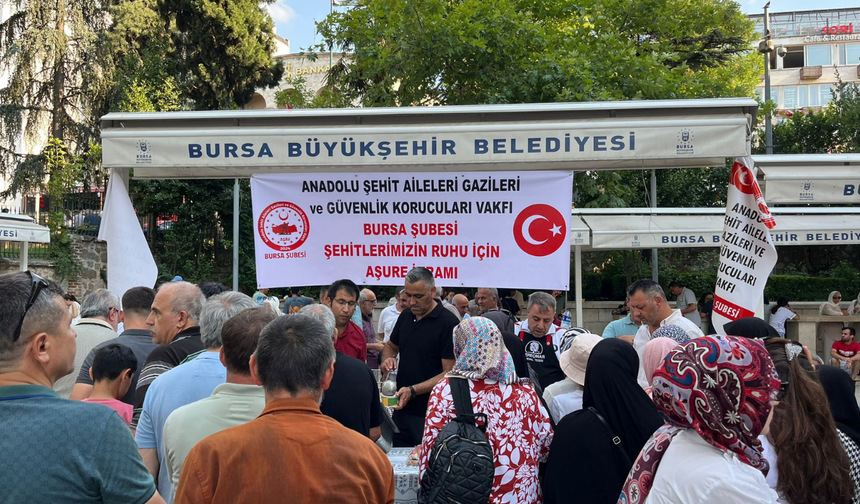 AŞAV'dan Şehitler İçin Anlamlı Aşure Etkinliği: Ulu Cami Avlusunda Binler Bir Araya Geldi!