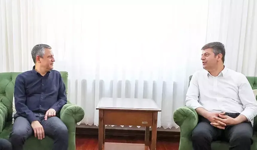 Ev Hapsindeki Belediye Başkanına Ziyaret: Özgür Özel'den Tutdere'ye Destek Mesajı