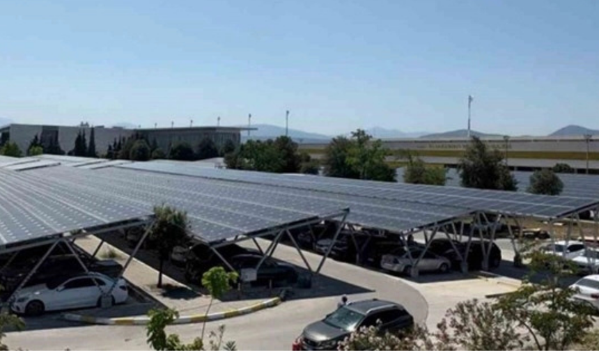 Türkiye'nin En Büyük Güneş Enerjili Otoparkı Kuruldu: Milas-Bodrum Havalimanı'ndan Dev Hamle!