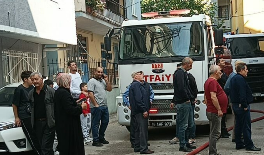 Bursa'da Korkutan Bina Yangını! 4. Kattaki Daire Kül Oldu