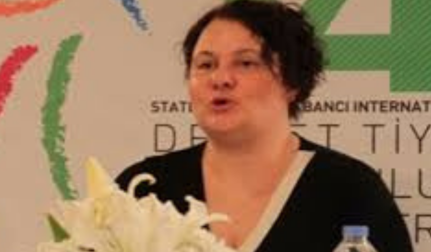 Sükun Işıtan Kimdir? Afife Tiyatro Ödülleri'ne Damga Vuran Sanatçının Hayatı ve Kariyeri