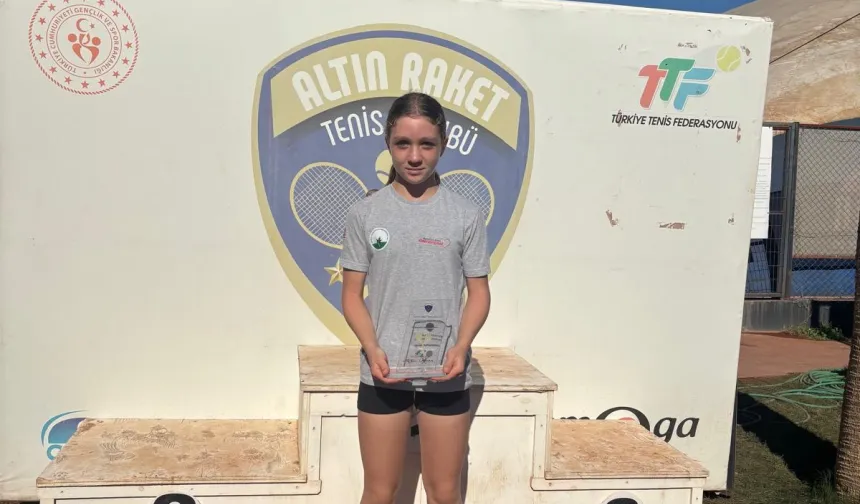 Bursa Osmangazili raket şampiyonluk kürsüsüne oturdu