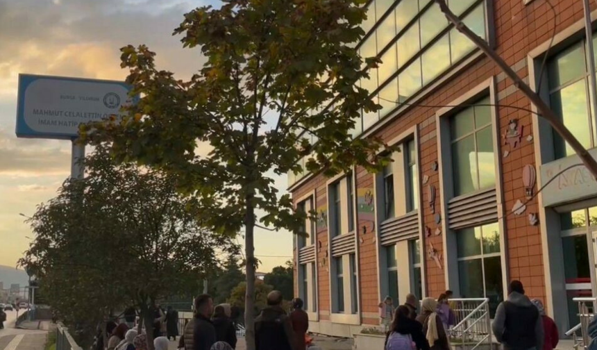 BURSA'DA OKUL KANTİNİNDE PROFİTEROL FACİASI: 8 ÖĞRENCİ HASTANELİK OLDU!