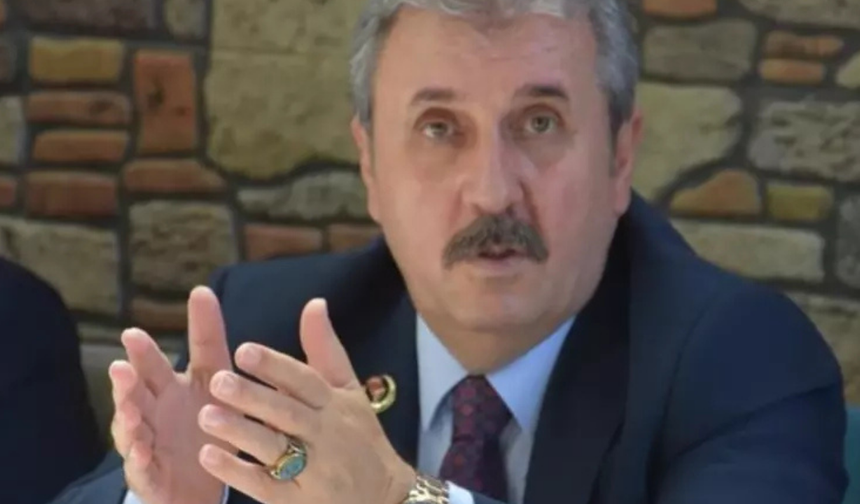 MUSTAFA DESTİCİ'DEN TARTIŞMA YARATAN ÇIKIŞLAR: "EVLENMEYEN MEMUR OLMASIN" VE "KASAPTAN ET ALMIYORUM, KUZU KESTİRİYORUM"