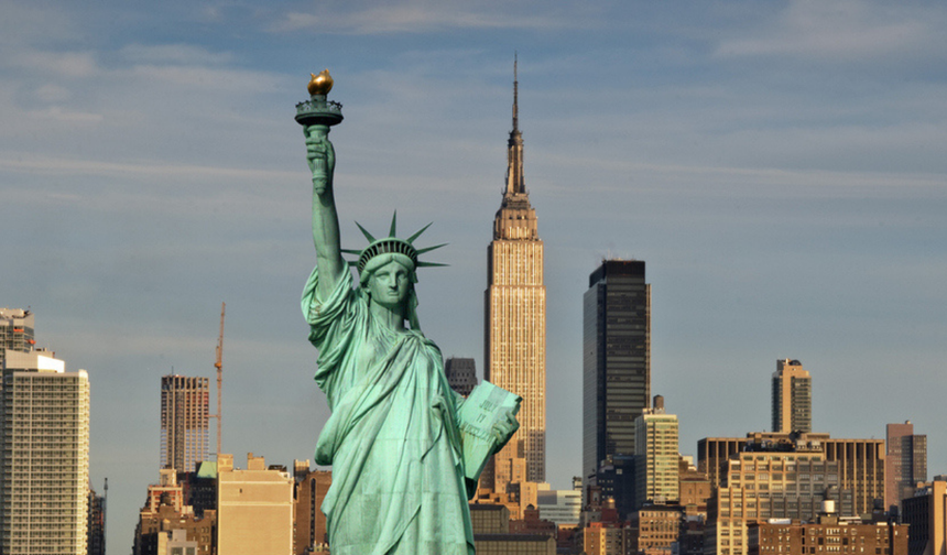 Özgürlük Heykeli Nerede? New York’ta mı, New Jersey’de mi? Tarihi ve Sembolizmiyle Özgürlük Heykeli Rehberi