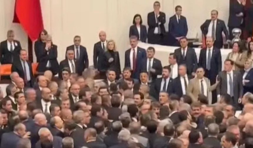 TBMM’de Bütçe Görüşmelerinde Tansiyon Yükseldi: AK Partili ve CHP’li Milletvekilleri Arasında Kavga Çıktı!