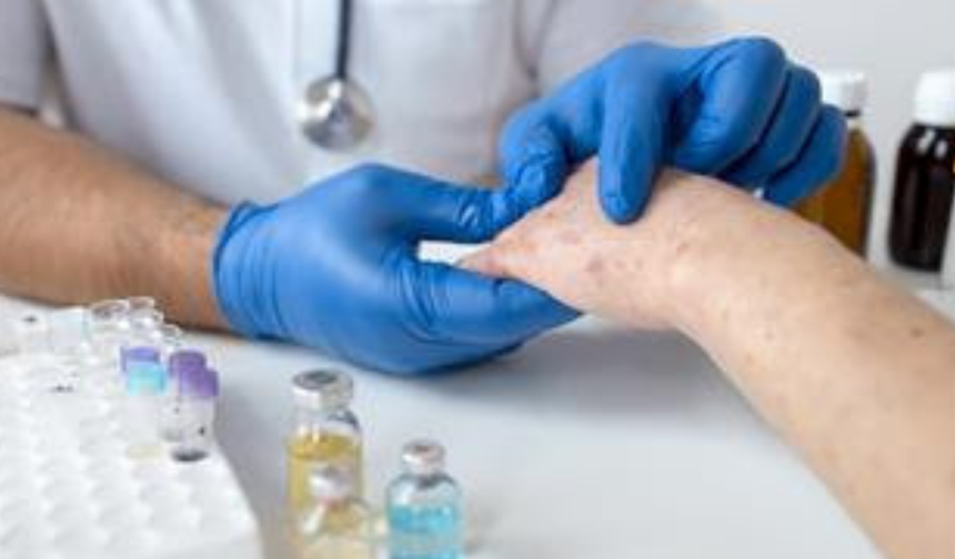 50 YAŞ ÜSTÜ İÇİN KRİTİK UYARI: VÜCUDUNUZDAKİ VİRÜS HER AN UYANABİLİR!