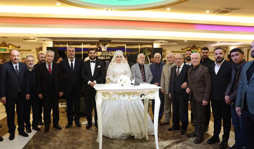Bursa'da protokolü Buluşturan Düğün: Rabia Kılıçaslan İle Harun Yurdakul Dünya evine Girdi