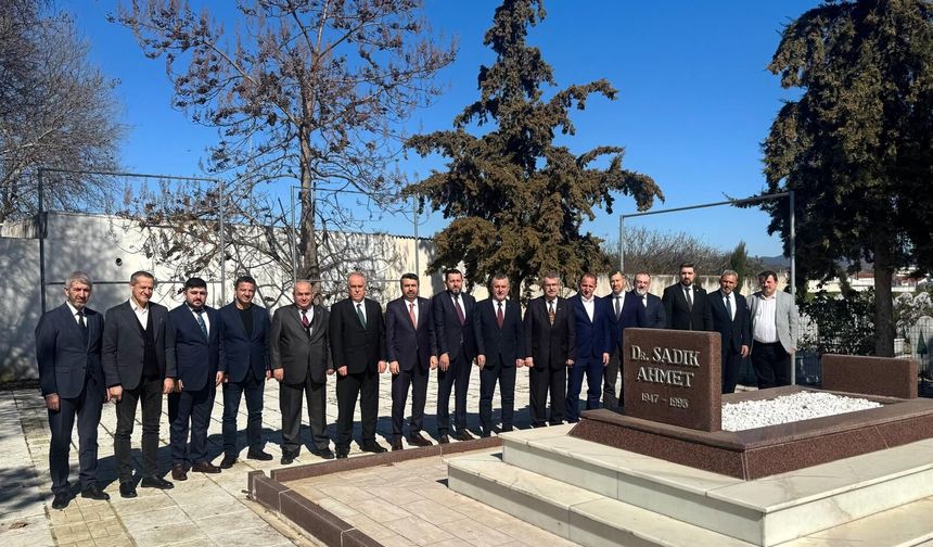 Dr. Sadık Ahmet'in Kabri Ziyaret Edildi, Mücadelesi Anıldı