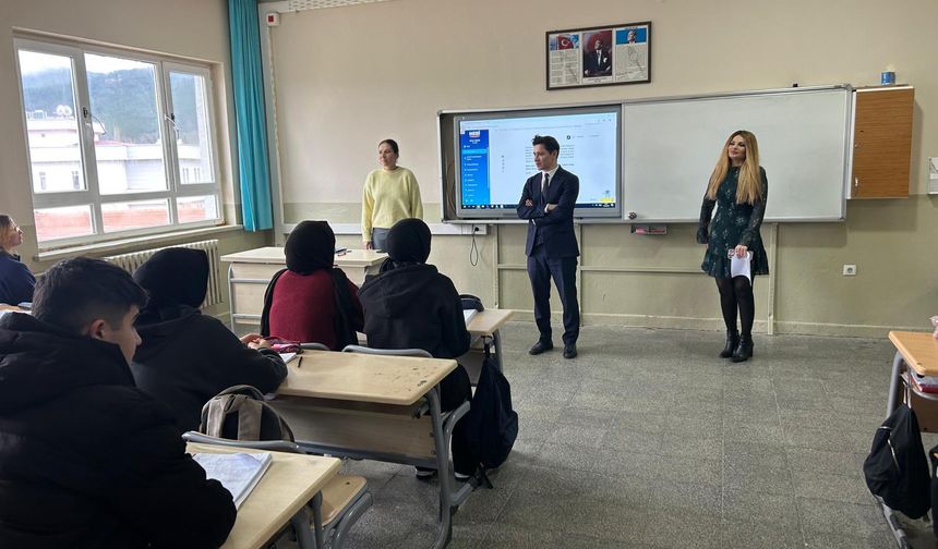 Kaymakam Sakızcı'dan Şehit Halis Keskin Anadolu Lisesi'ne Ziyaret