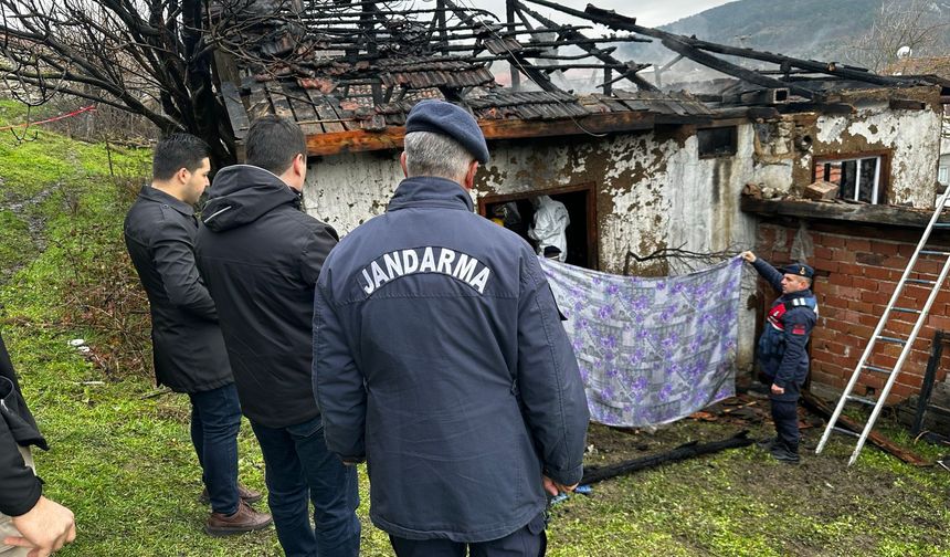 Orhaneli'nde Ev Yangını: 2 Vatandaş Hayatını Kaybetti