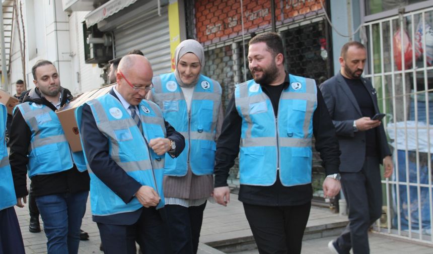Bursa'da İftara Yetişemeyenlere İftar Yemeği İkramı