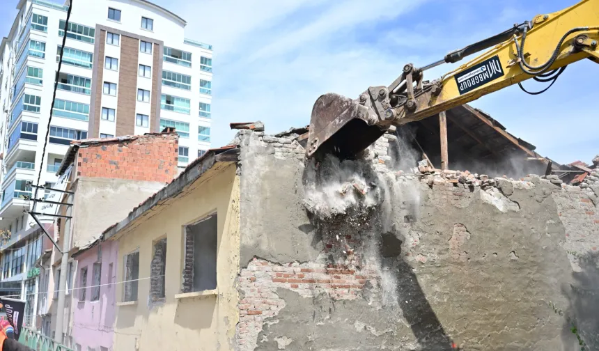 Bursa Yıldırım'da Sinandede dönüşümünde ilk kepçe