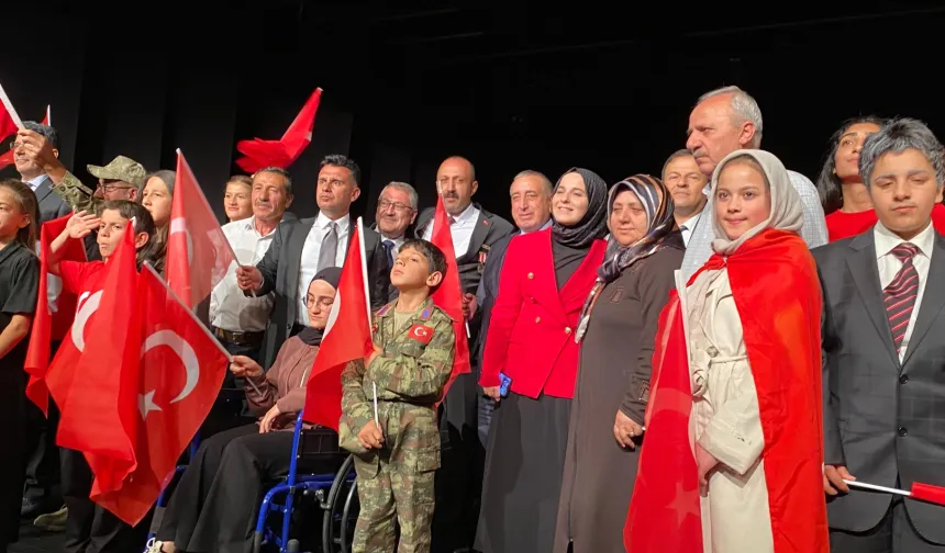 Erzurum'da çocuklar 15 Temmuz'u sahneye taşıdı