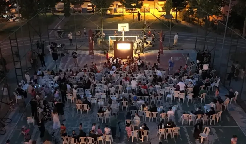 'Karagöz'ün Salıncağı' ilk gösteriminde çocuklar ve aileler buluştu