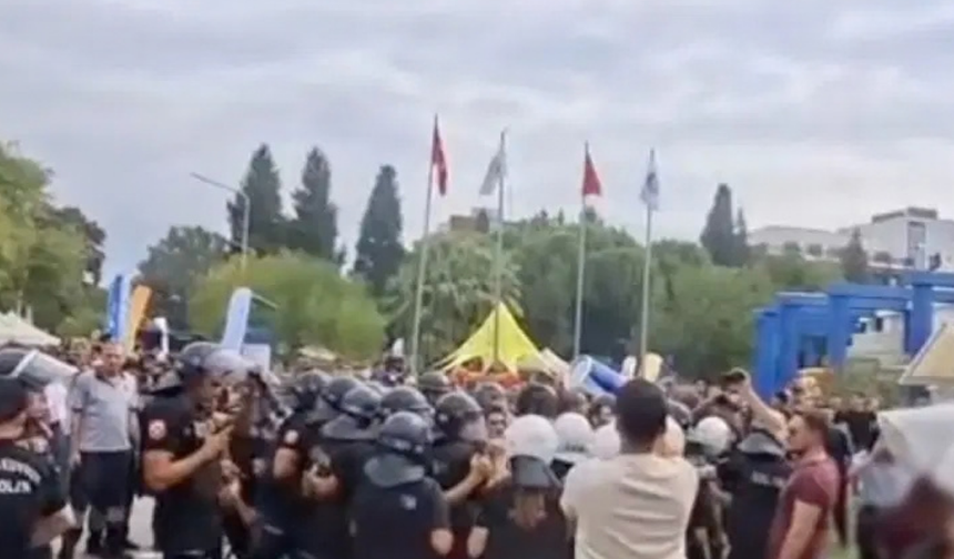 Ege Üniversitesi'nde Stant Gerilimi: 27 Öğrenci Gözaltına Alındı!