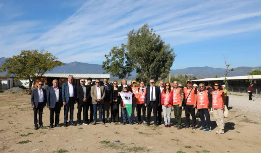 Balıkesi Edremit'te fidanlar toprakla buluştu