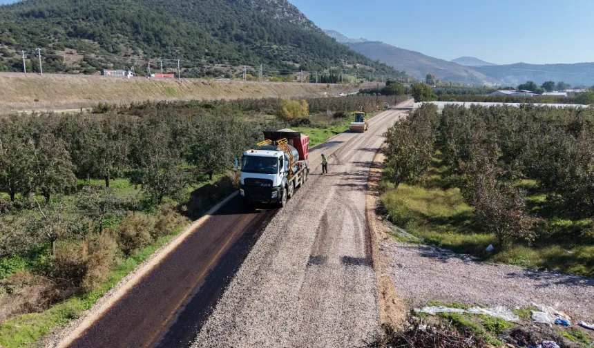 Bursa Kestel ve Gürsu kırsalında yollara Büyükşehir yeniliyor