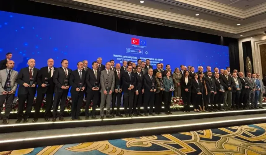 Kütahya Belediyesi'ne dijitalleşme projesi için plaket
