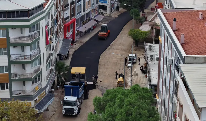 Manisa Muradiye'de sıcak asfalt mesaisi